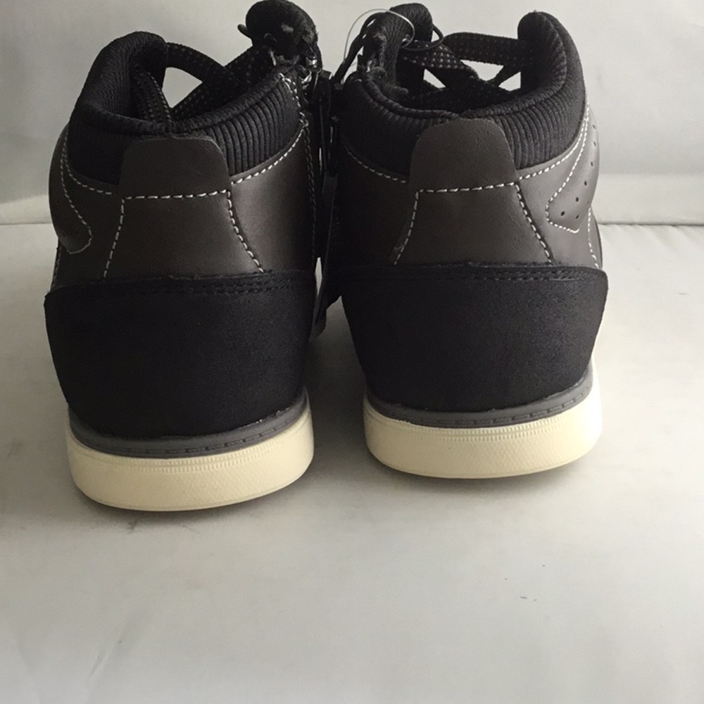 KIDS SHOES. - Picture 2 of 4